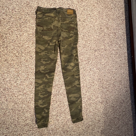 American eagle camo skinny jeans. - Picture 4 of 7